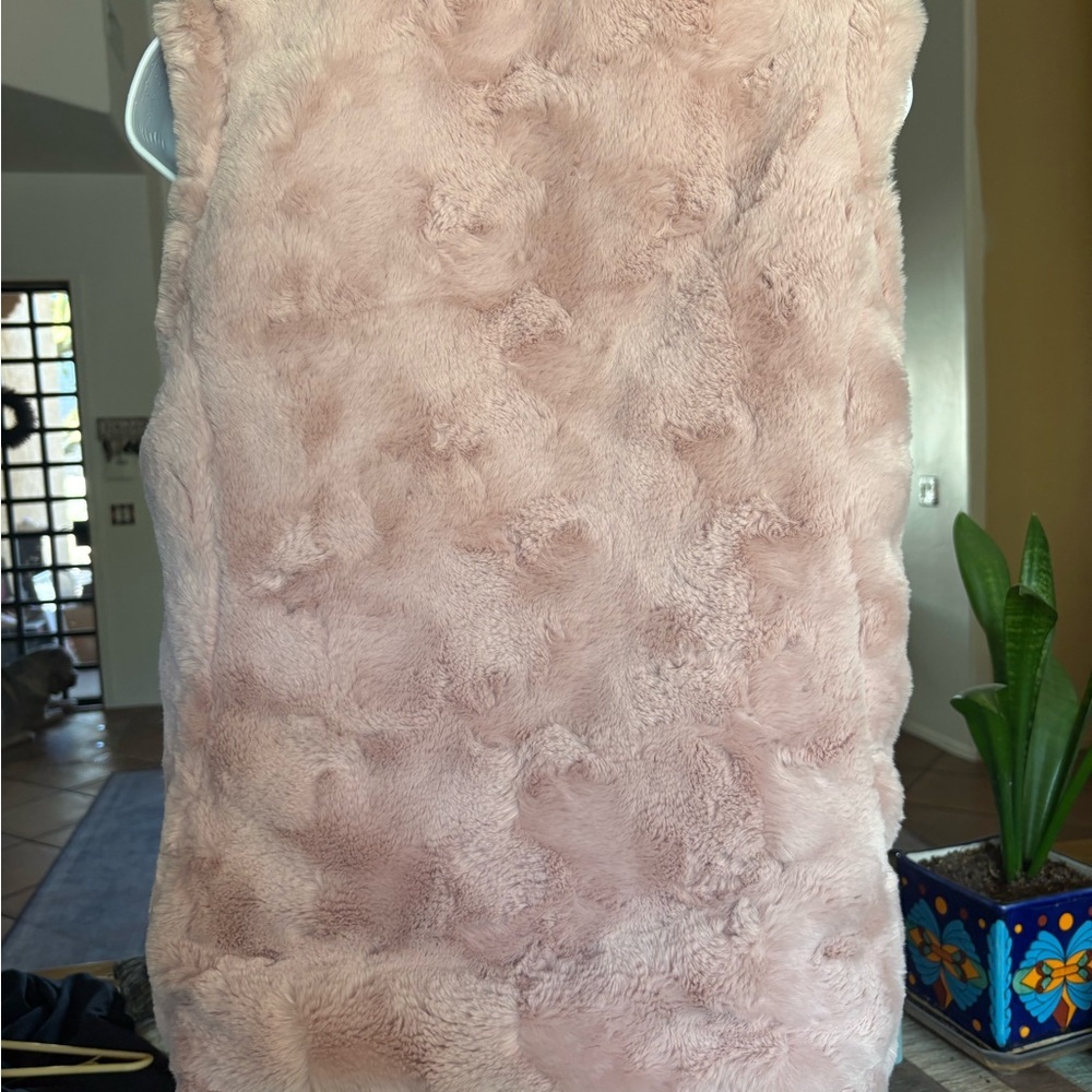 Nicole Miller Light Pink Fleece-Lined Vest - Picture 4 of 7